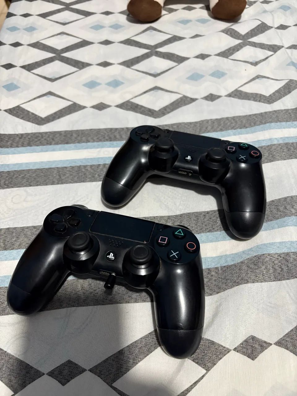Ps4 com dois controles + jogos  - Foto 3