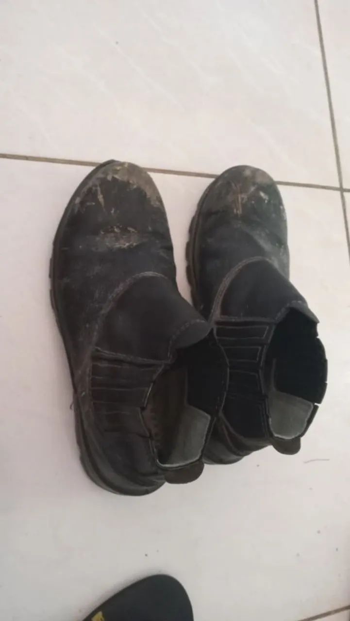 Vendo BOTA N'40. USADA. NO CENTRO DE FORTALEZA 