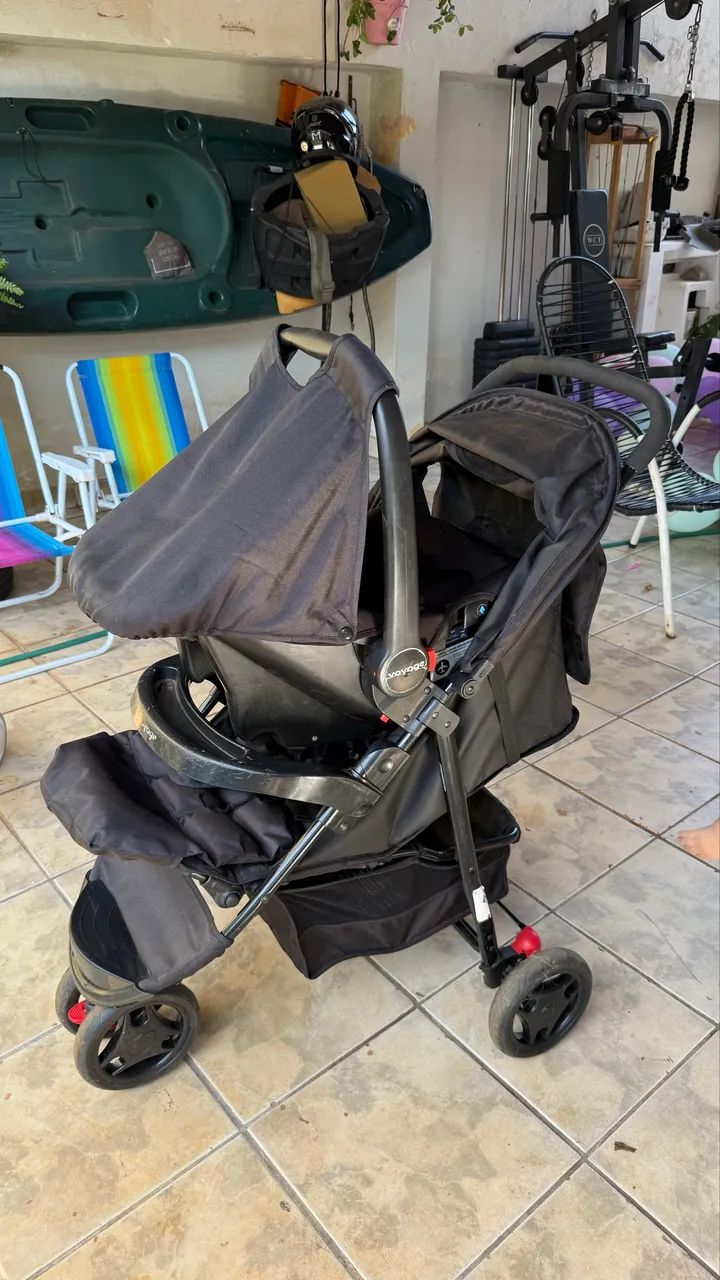 Carrinho e bebê conforto voyage 