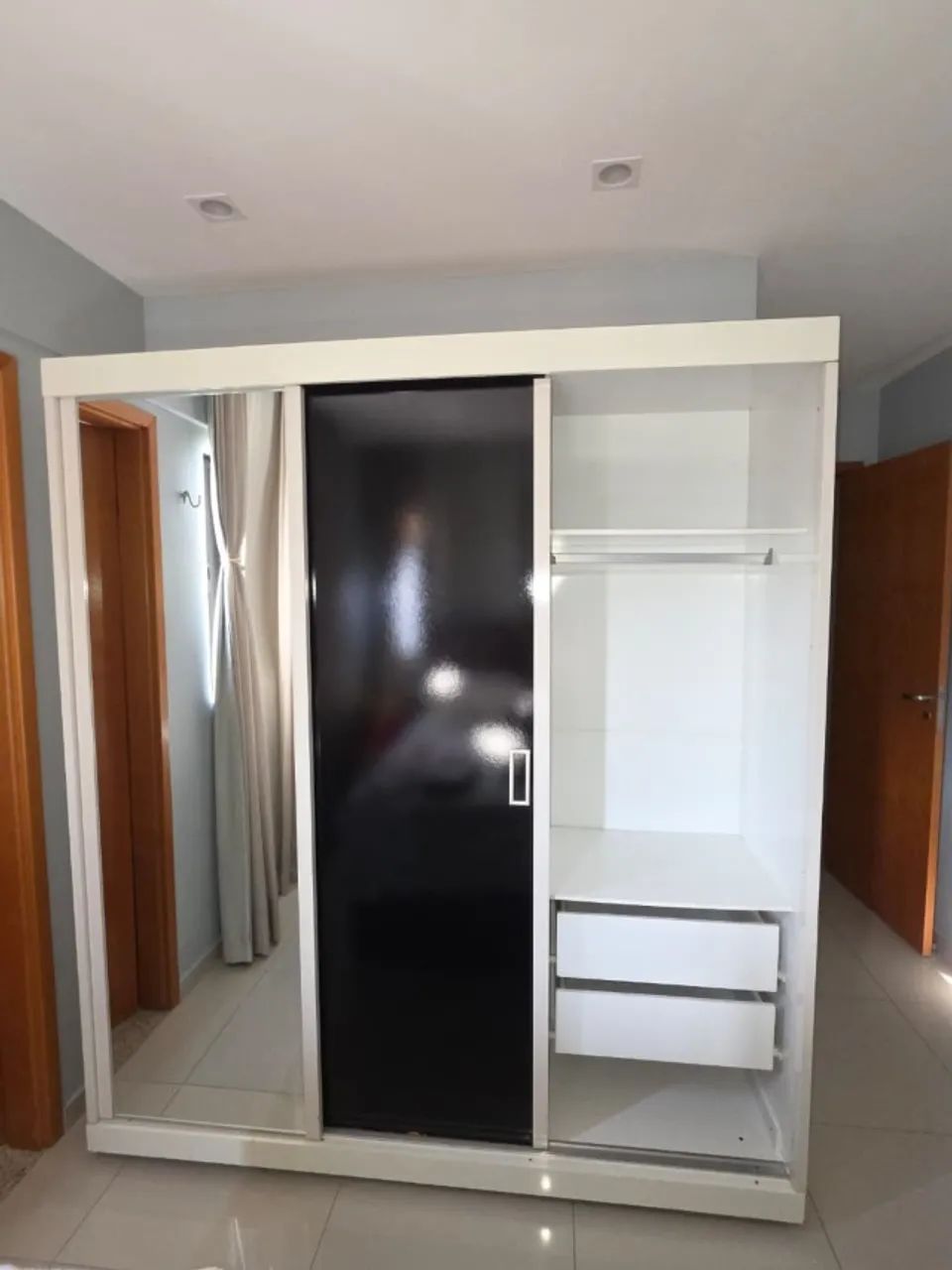Guarda-roupa com espelho três portas - Foto 3