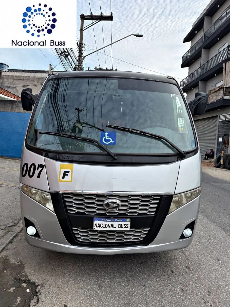 volare w9 executivo 32 lugares 