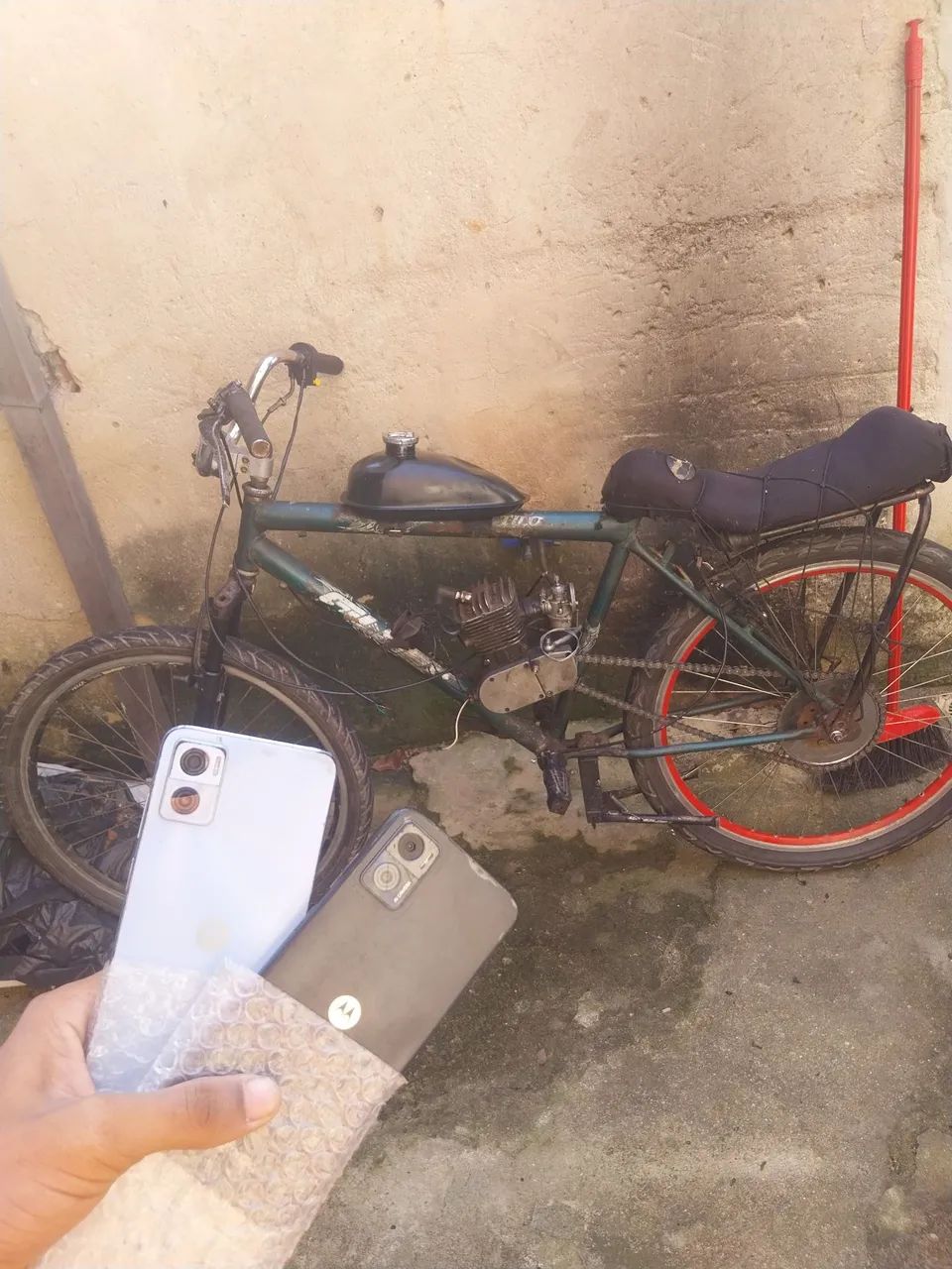 Bicicleta motorizada + 2 celular  Motorola  - Foto 2