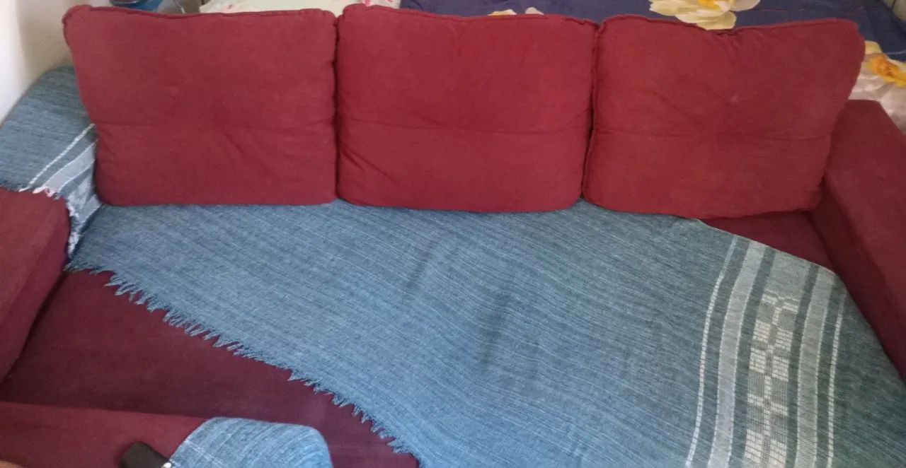 Vende dois sofá de dois e três lugares 