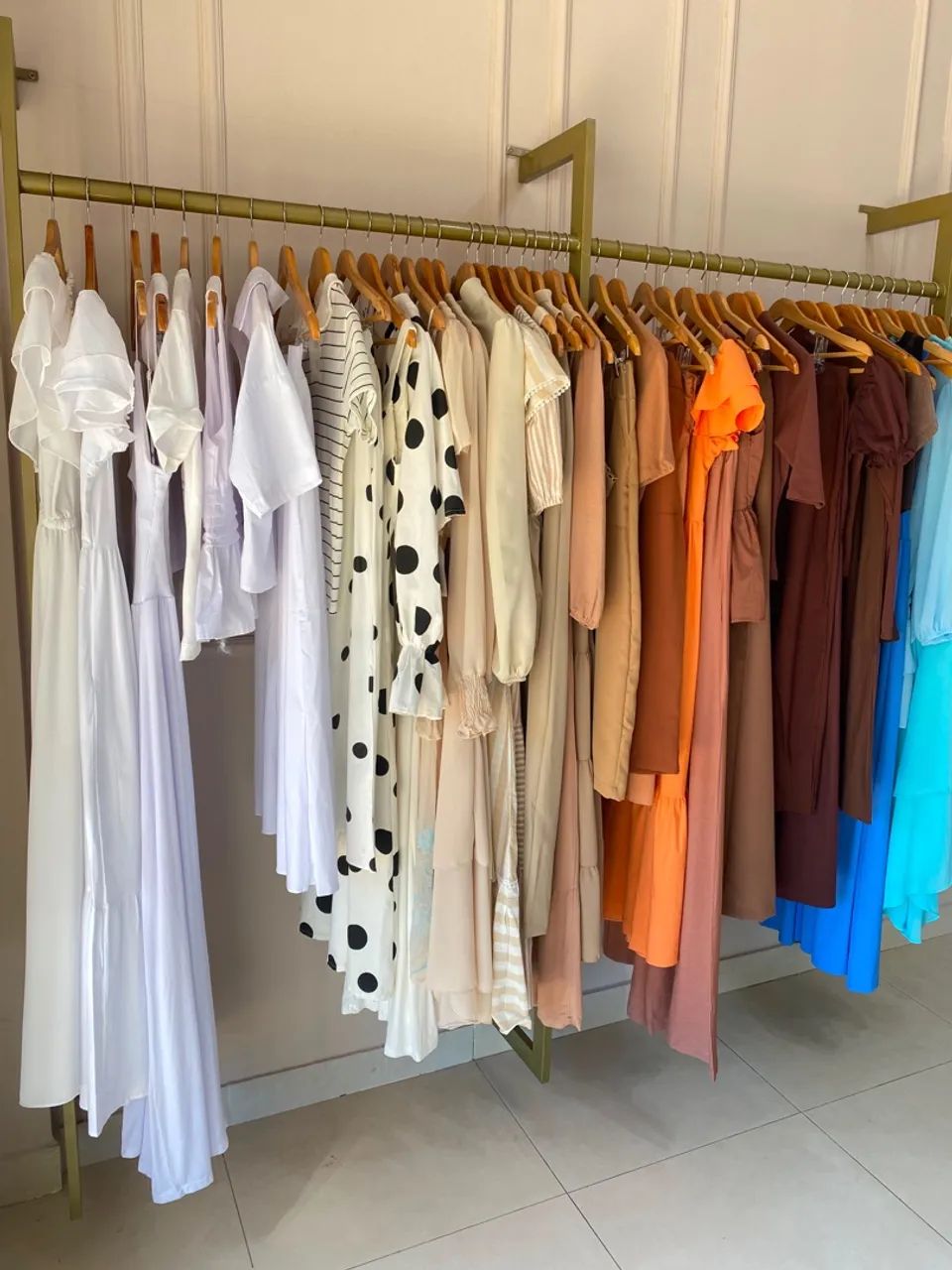 VENDE-SE LOJA DE ROUPAS COMPLETA - Foto 2