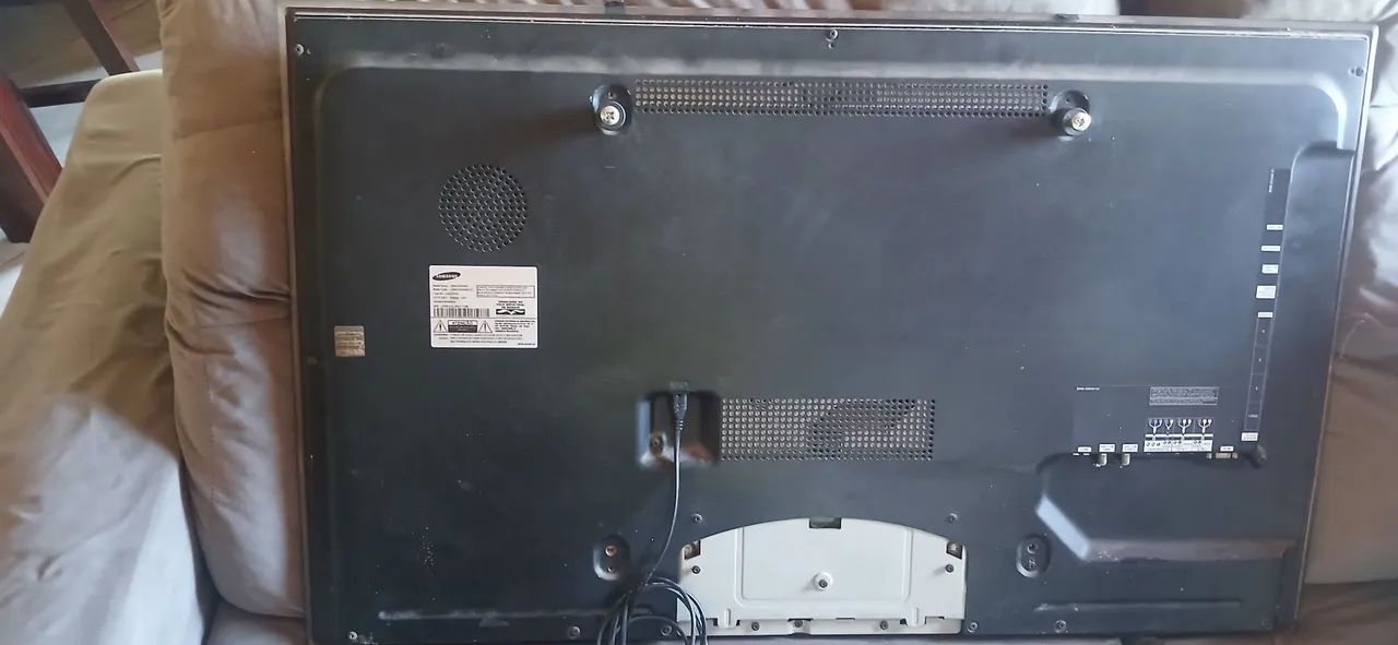 TV Samsung 40 polegadas não é Smart , está com um pequeno detalhe no volume - Foto 4