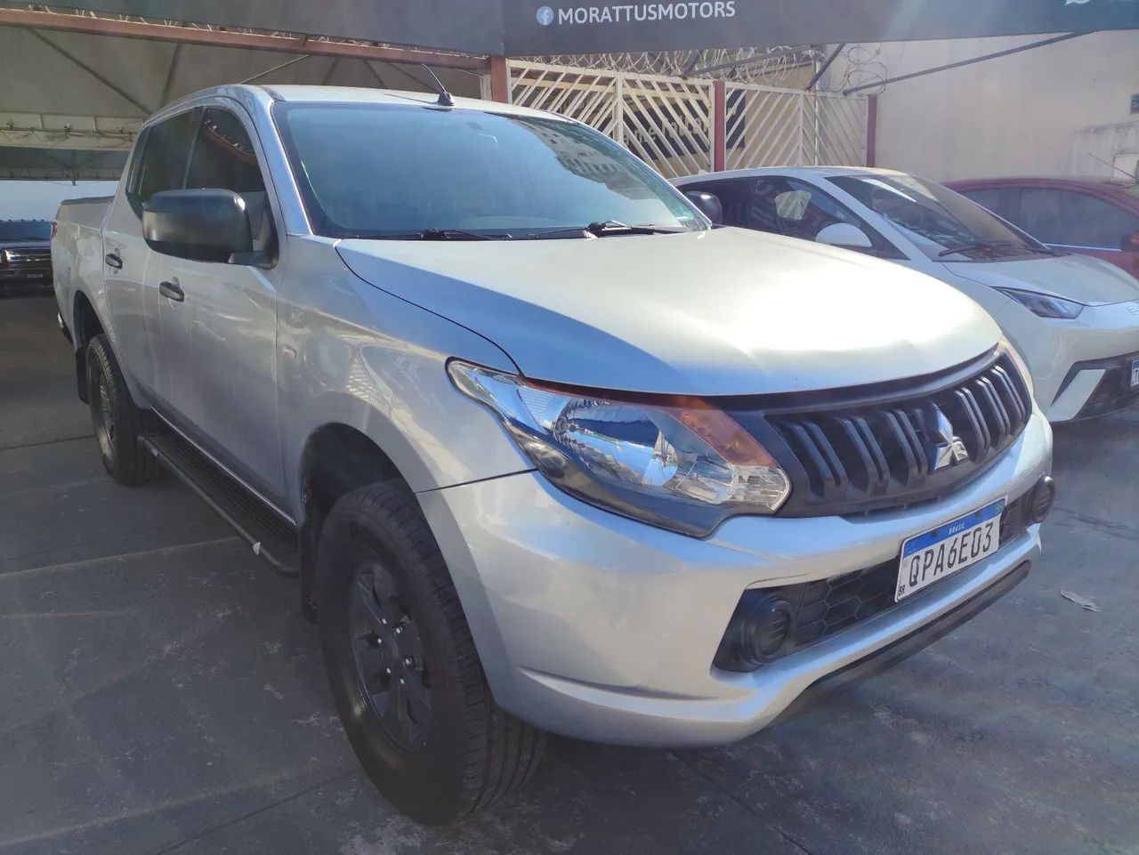 Mitsubishi L200 Triton Sport GLX 2.4 CD Diesel Mec. 2019 - Foto 3
