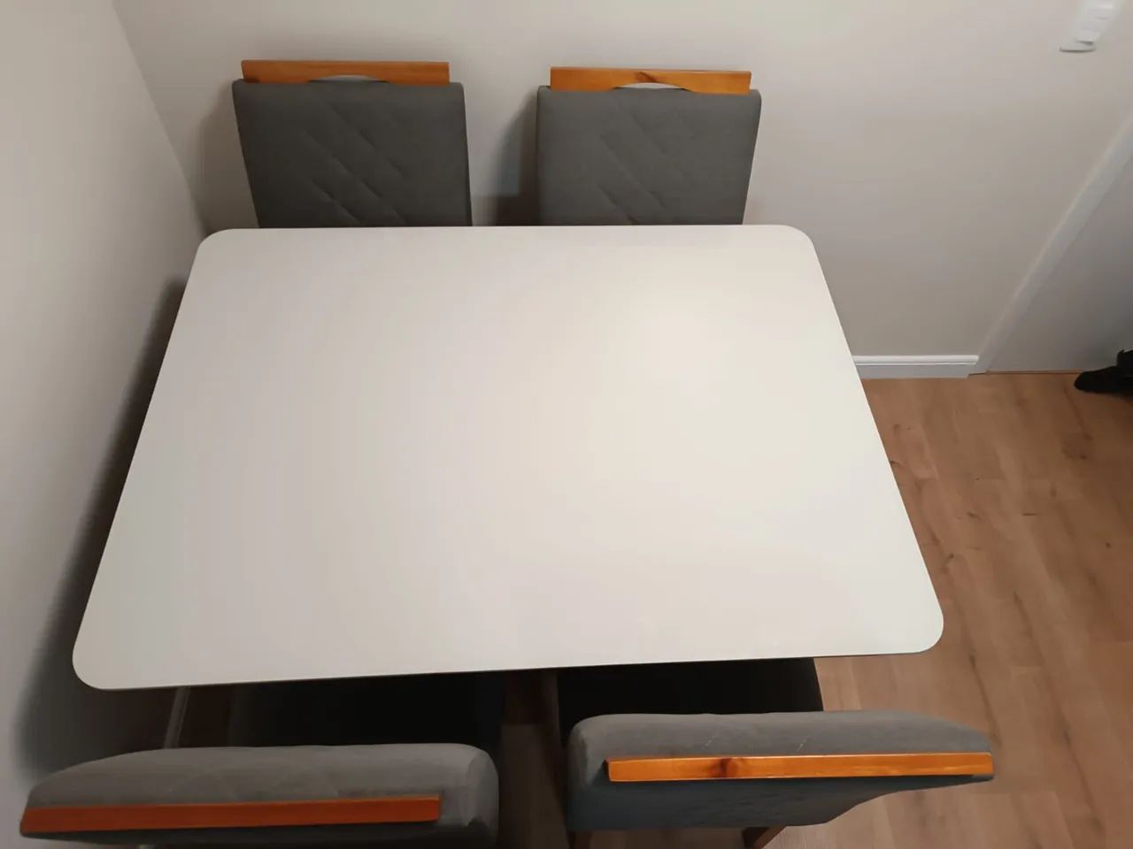 Mesa com 4 cadeiras  - Foto 2