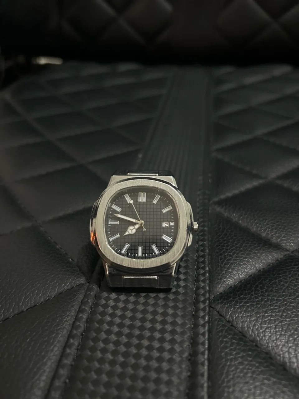 Relógio Masculino Prateado Estilo Executivo / Nautilus