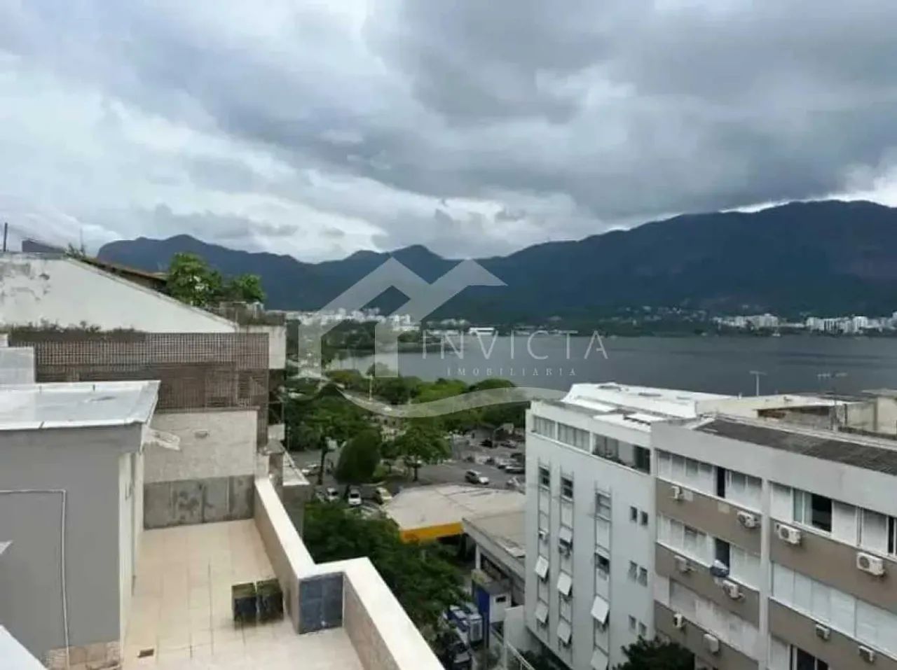 INCRÍVEL COBERTURA TRIPLEX PERTO DA LAGOA!!!