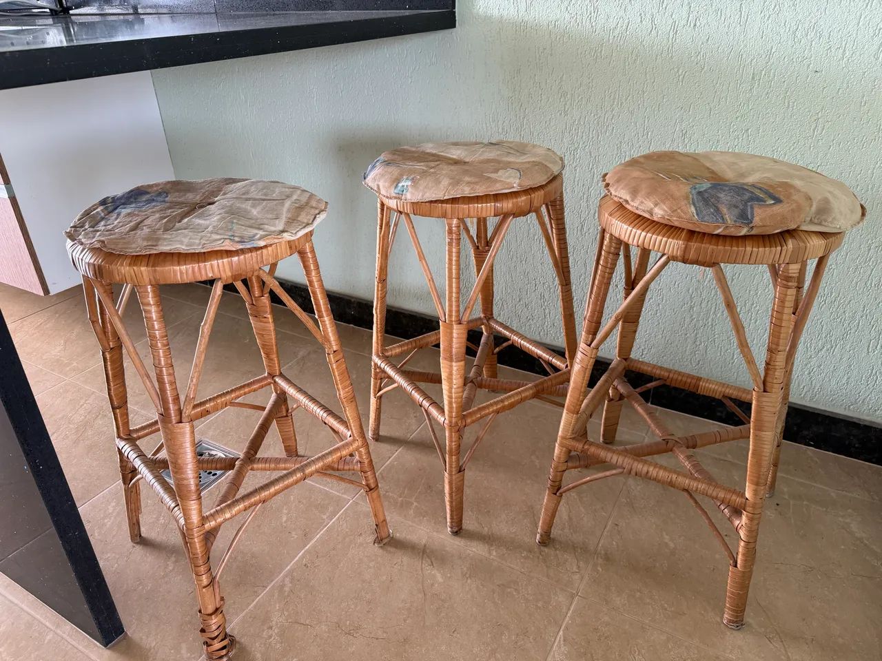 Kit 3 banquetas +  1 Cesto  - Foto 4