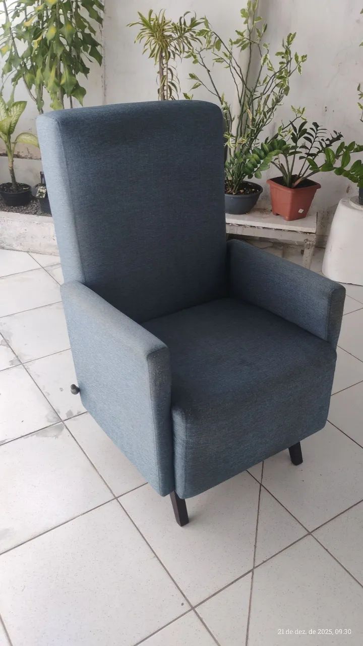 Poltrona com pufe  - Foto 2
