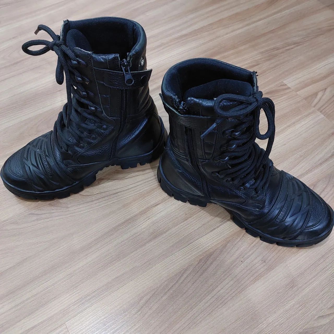 Coturno militar e motociclista em couro TAM 38 - Foto 2