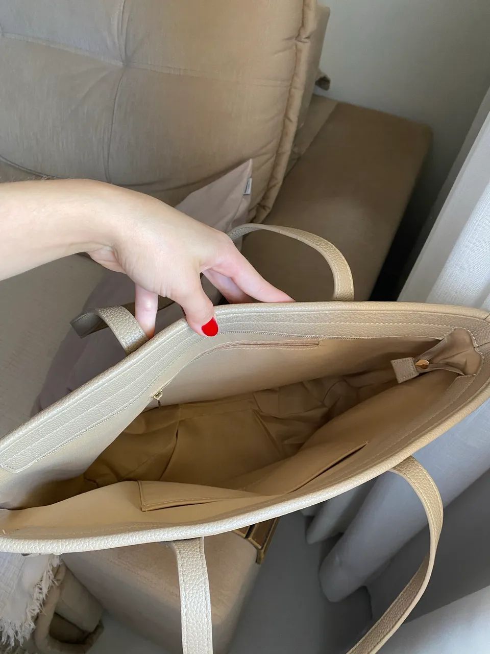 Bolsa Tote Bege - Elegante e Espaçosa  - Foto 4