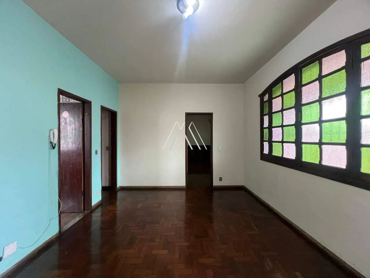 Vendo casa em Itaúna na região central!