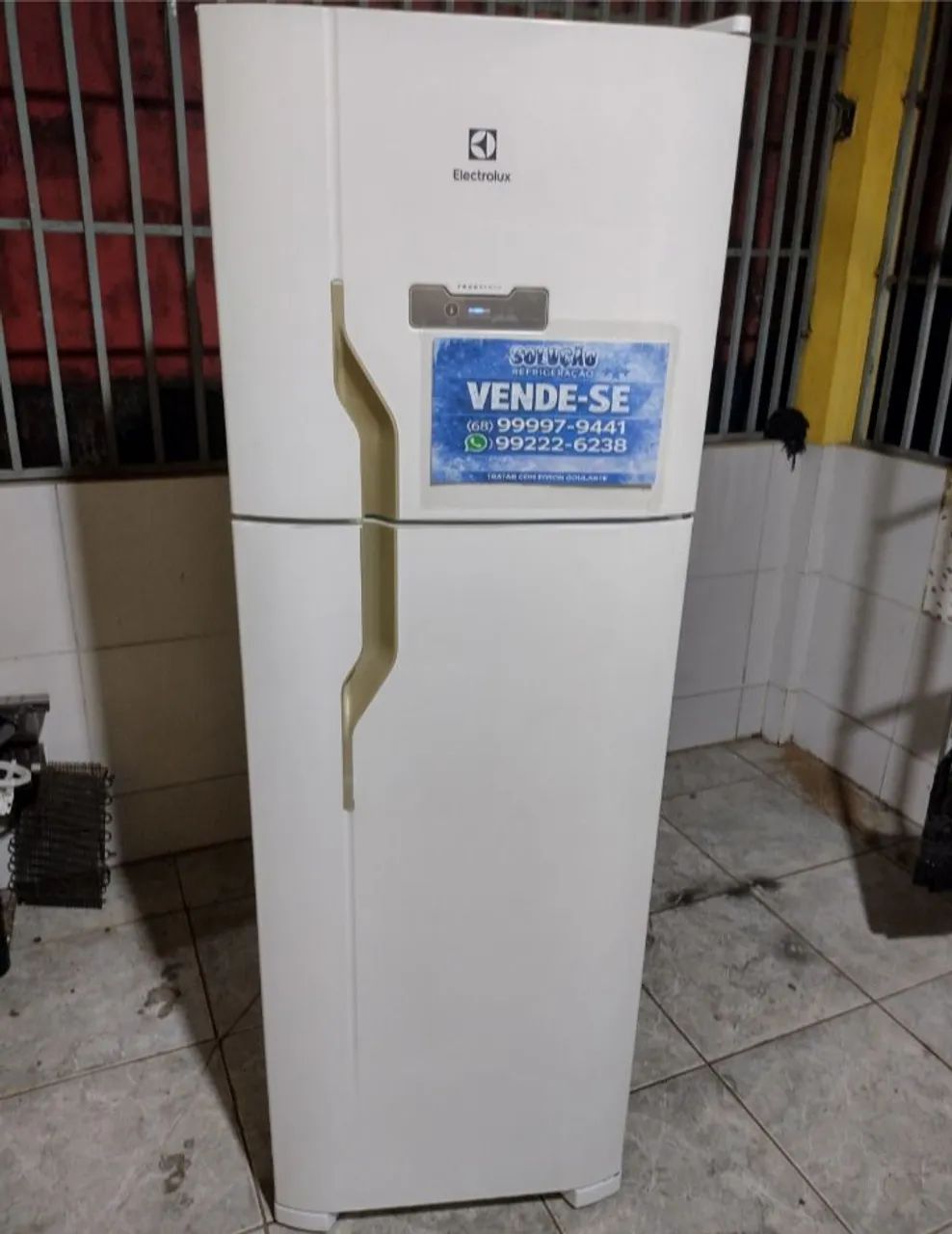 Trabalhamos com conserto de geladeiras freezers bebedouros máquina de lavar e ar .. - Foto 2