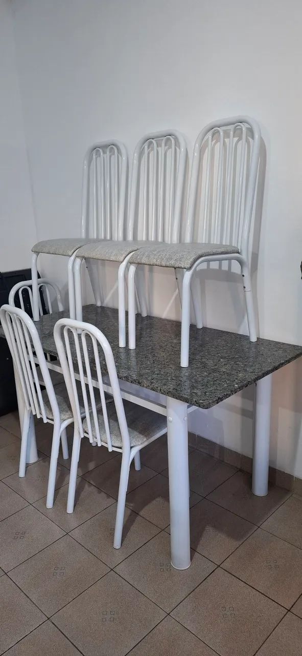 Mesa marmore com 6 cadeiras 