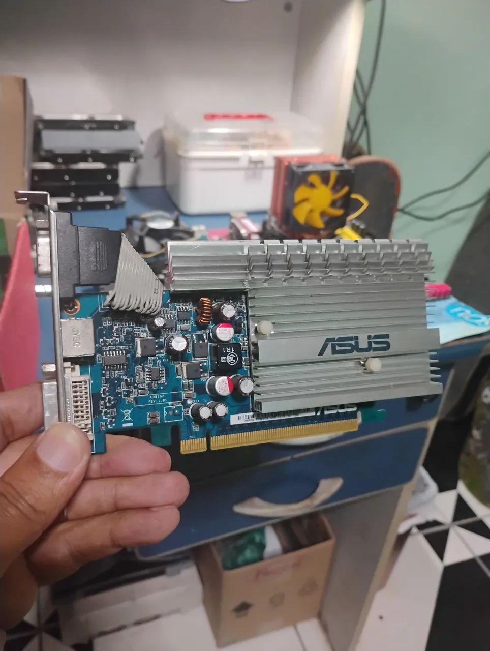 Placa de vídeo 512mb DDR2 .. perfeito funcionamento 