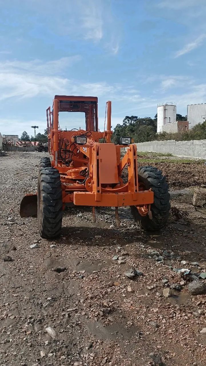 MOTONIVELADORA FIAT ALLIS FG70 ANO 1985 - Foto 6
