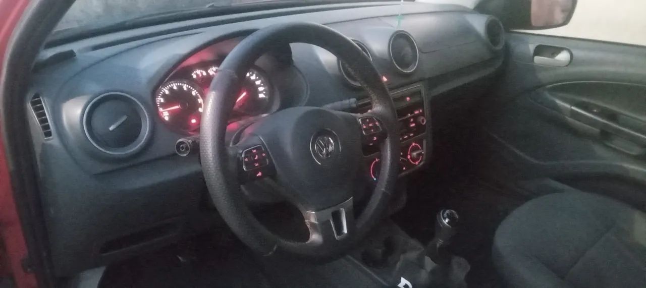 Volkswagen Voyage VOYAGE 1.0/1.0 City Mi Total Flex 8V 4p 2014