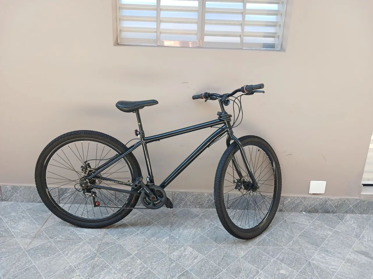 Bicicleta aro 29 preta  - Foto 3