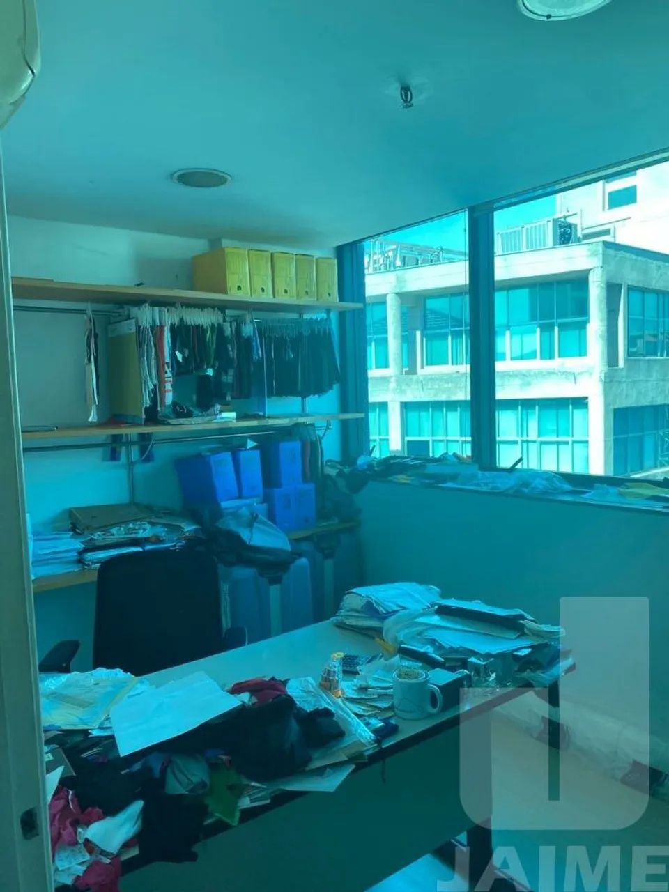 Conjunto amplo dividido em 4 salas, 1 copa e 2 banheiros, ótima localização, prédio com 2  - Foto 2