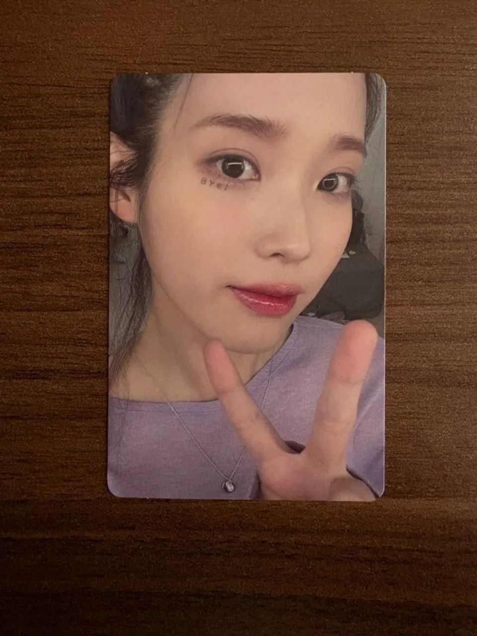 Photocard oficial IU - Lilac - Foto 2