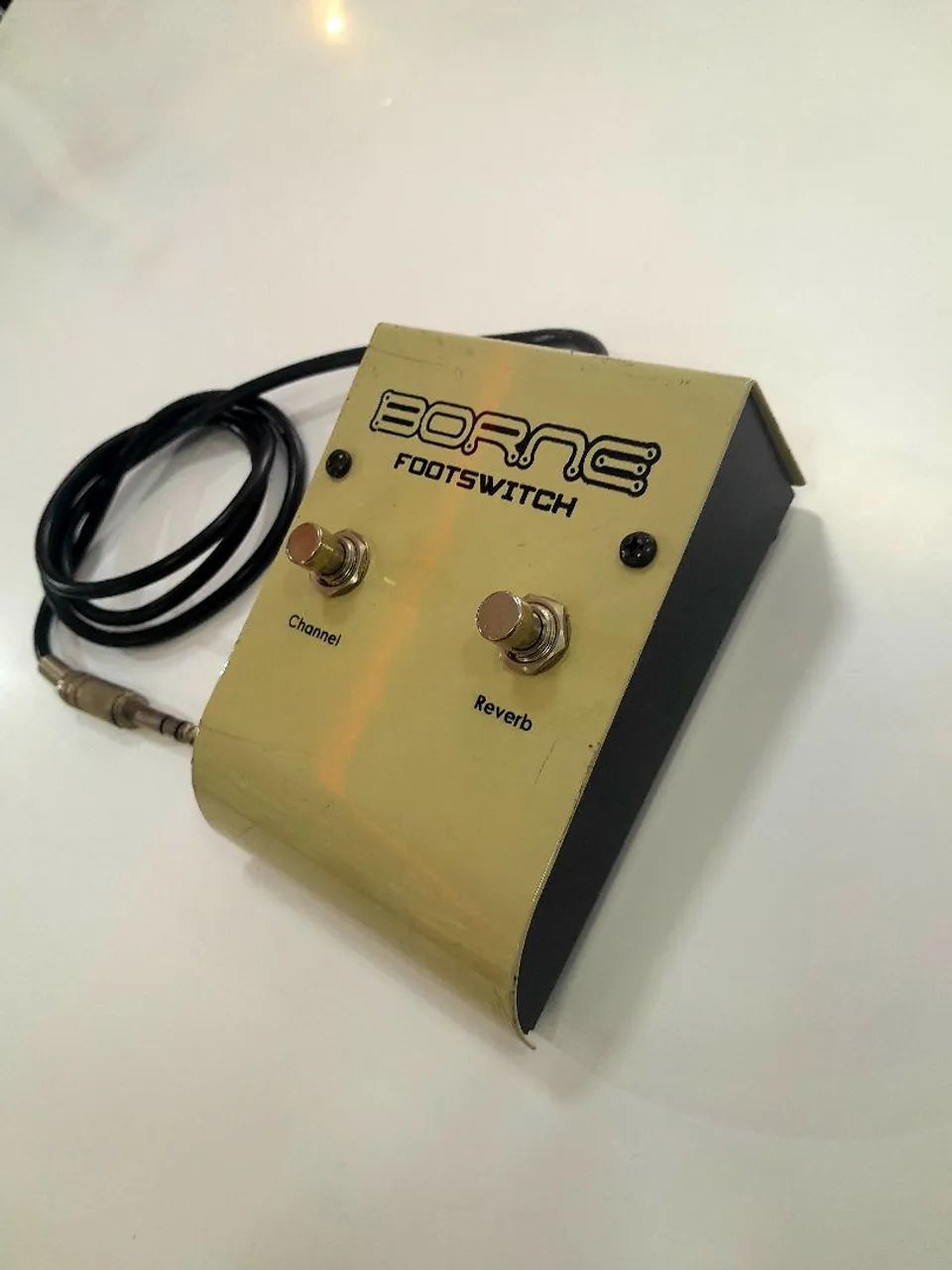 Pedal borne footswitch 