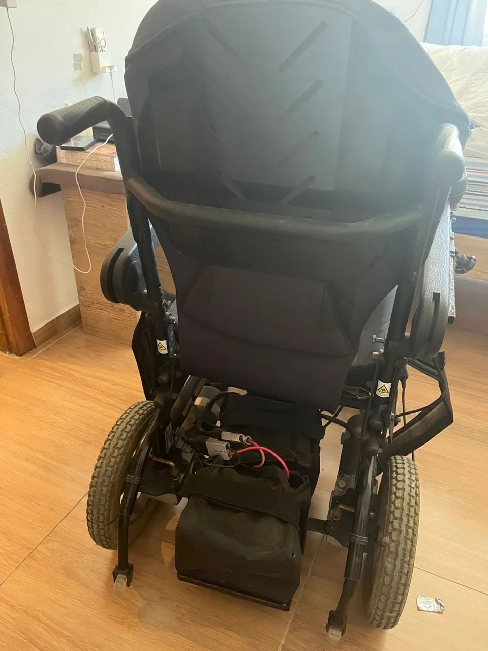 CADEIRA DE RODA COM ELEVAÇÃO  - Foto 5