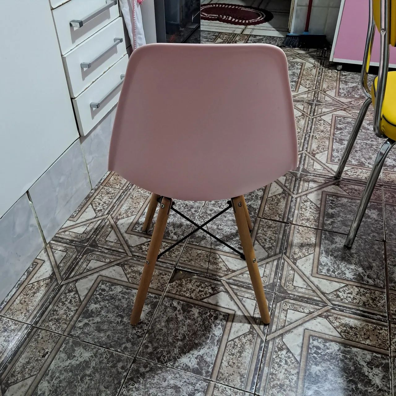 4 Cadeiras Eames Rosa - Foto 2