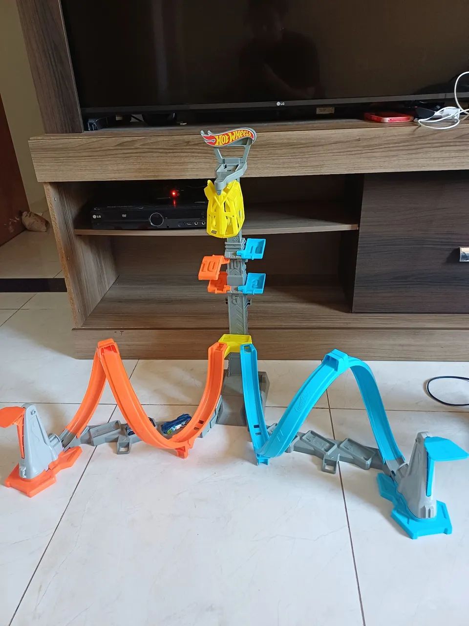 Brinquedo pista de carro Hot Wheels ótimo presesnte pro dia das crianças  - Foto 2