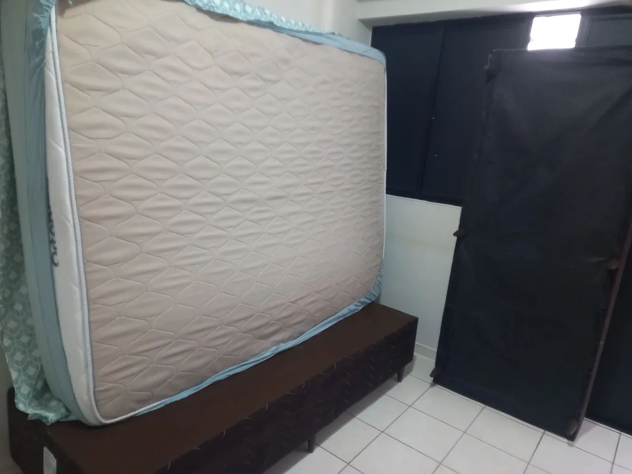 Vendo cama Queen size.