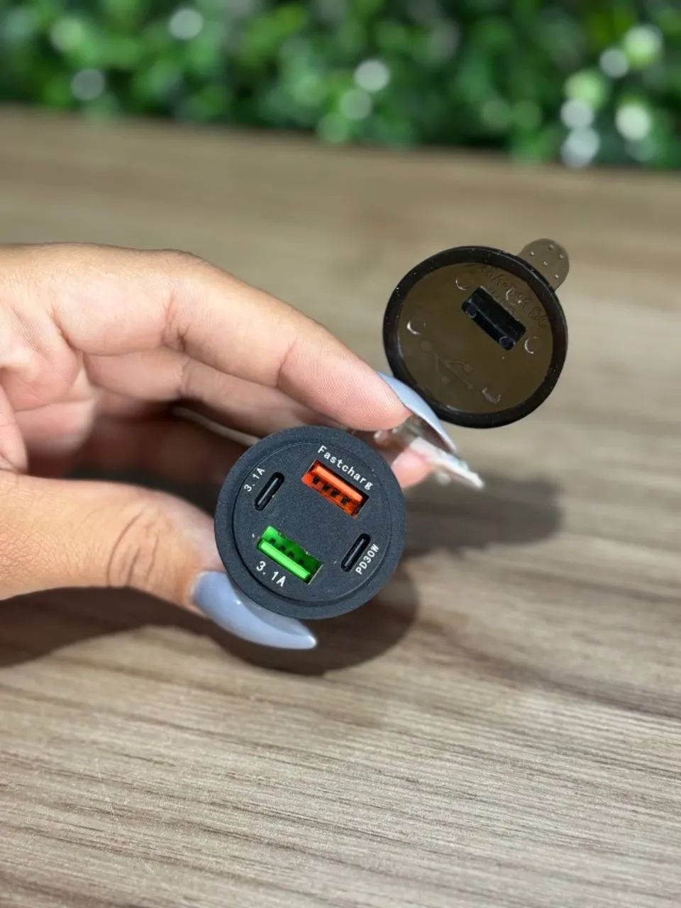 Carregador Veicular Embutido com Entrada Tipo C e USB