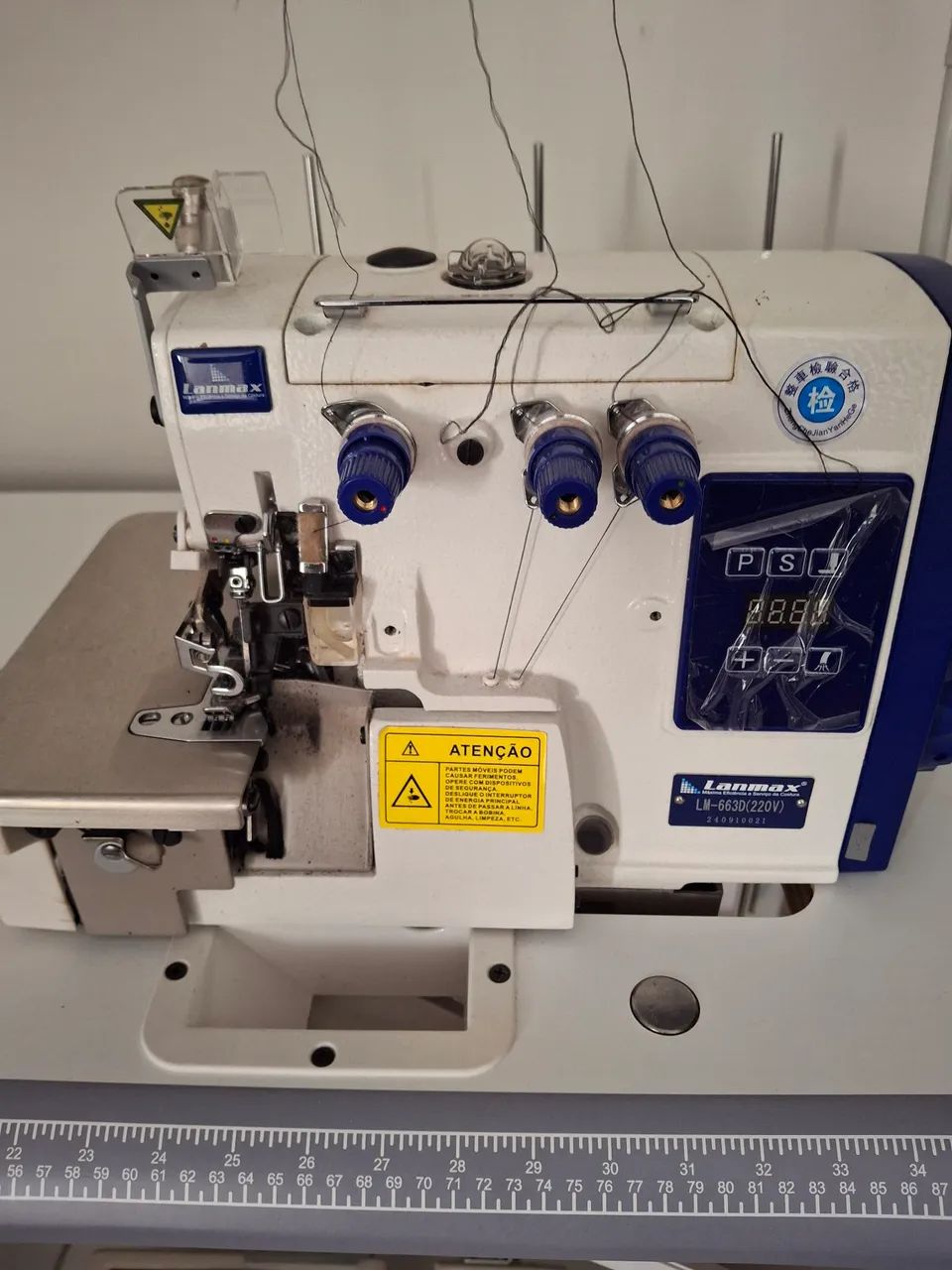 Vendo Máquina de Overlok nova