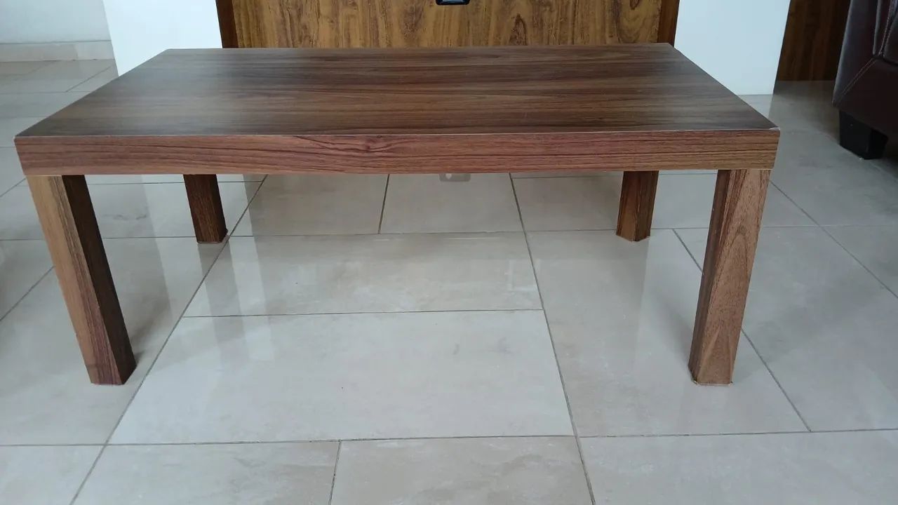 Mesa de Centro Retangular em Madeira - Perfeita para Sala de Estar (Excelente Estado)