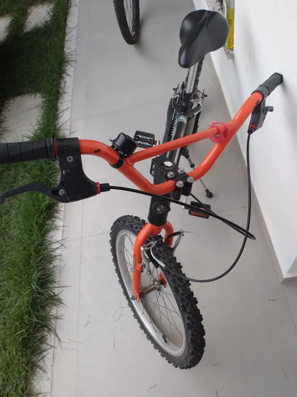 Bicicleta infantil Apollo Nathor aro 20 - usada  - Foto 3