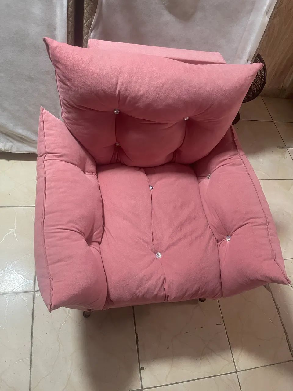 Selling Armchair457517266161510400