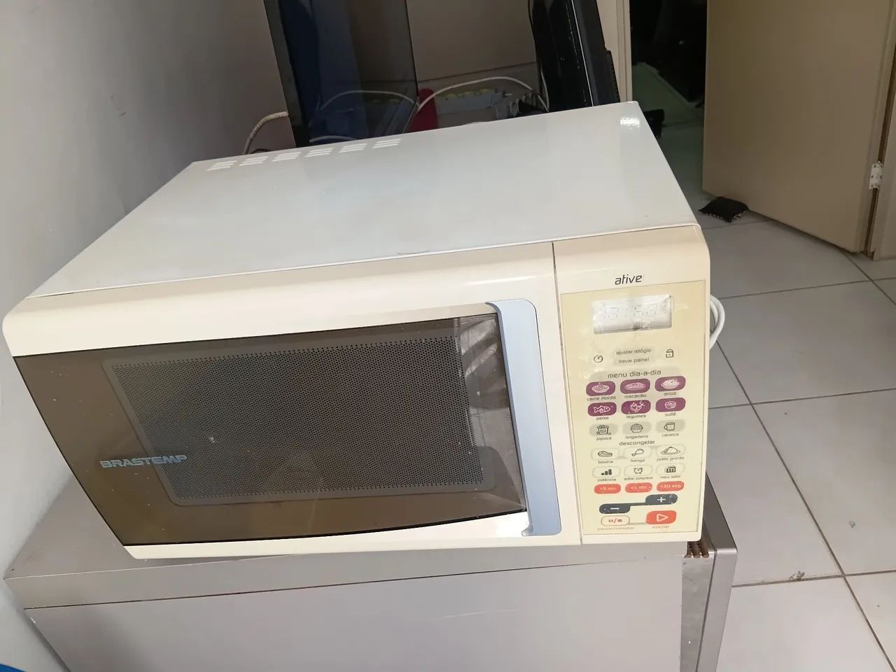 Microondas brastemp 32 litros aceitamos cartão de crédito  - Foto 4