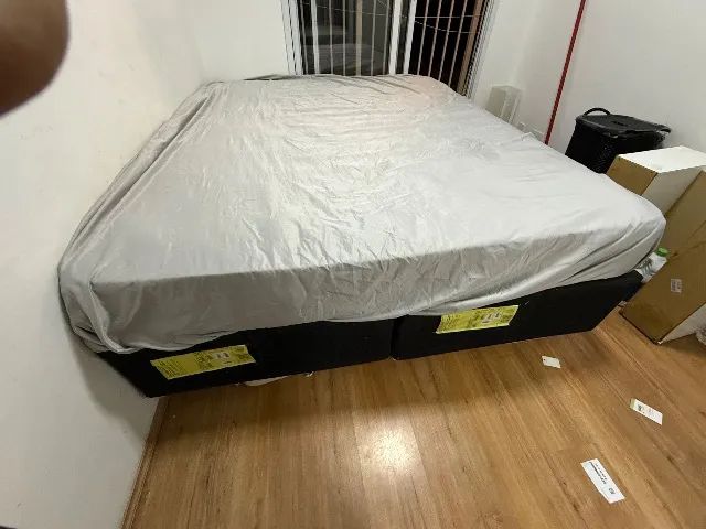 Cama king size, colchão de mola 