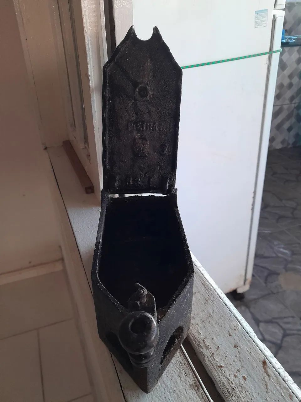 Vendo ferro de passar roupa antiguo  - Foto 2