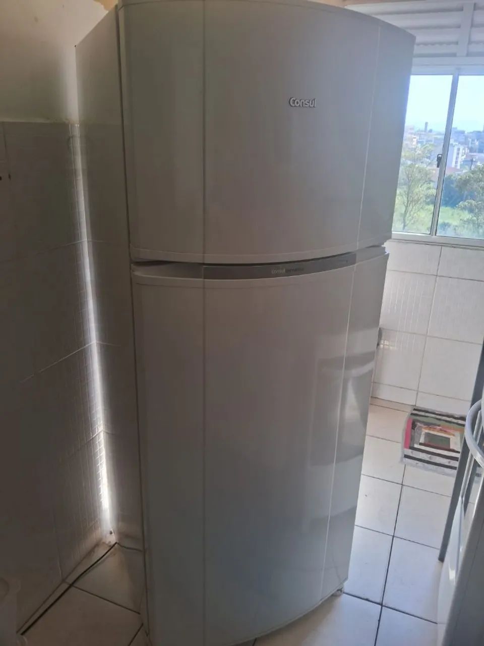 Geladeira e uma cama box  - Foto 2