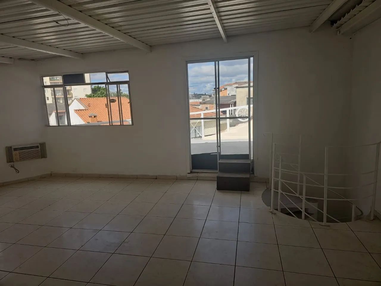 Sobreloja na Avenida Patente, 789 - Sobreloja  160 m²