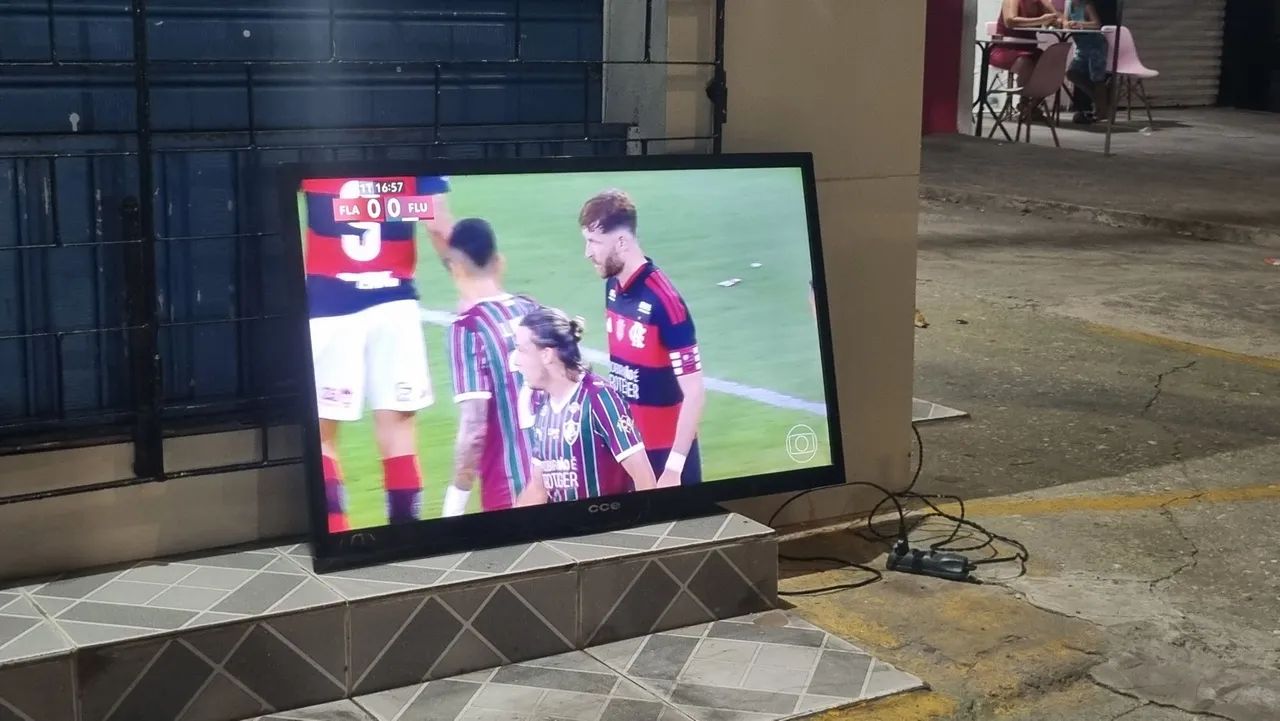 Vendo tv de 39 polegadas cce