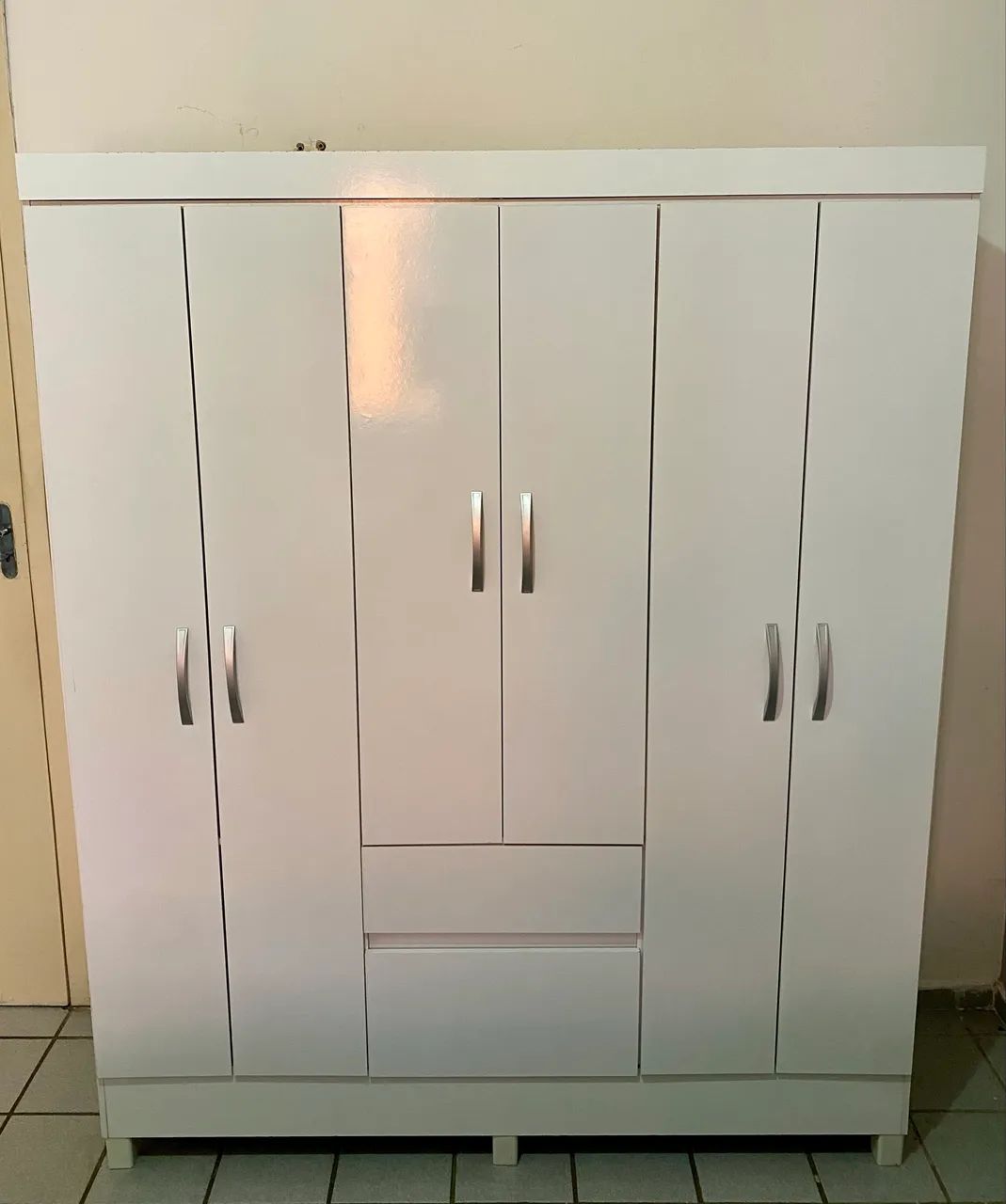 VENDO GUARDA-ROUPA POUCO USADO