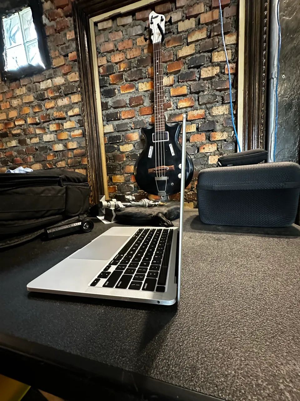 MacBook Pro M2 - 8GB RAM - SSD 256GB - Foto 5