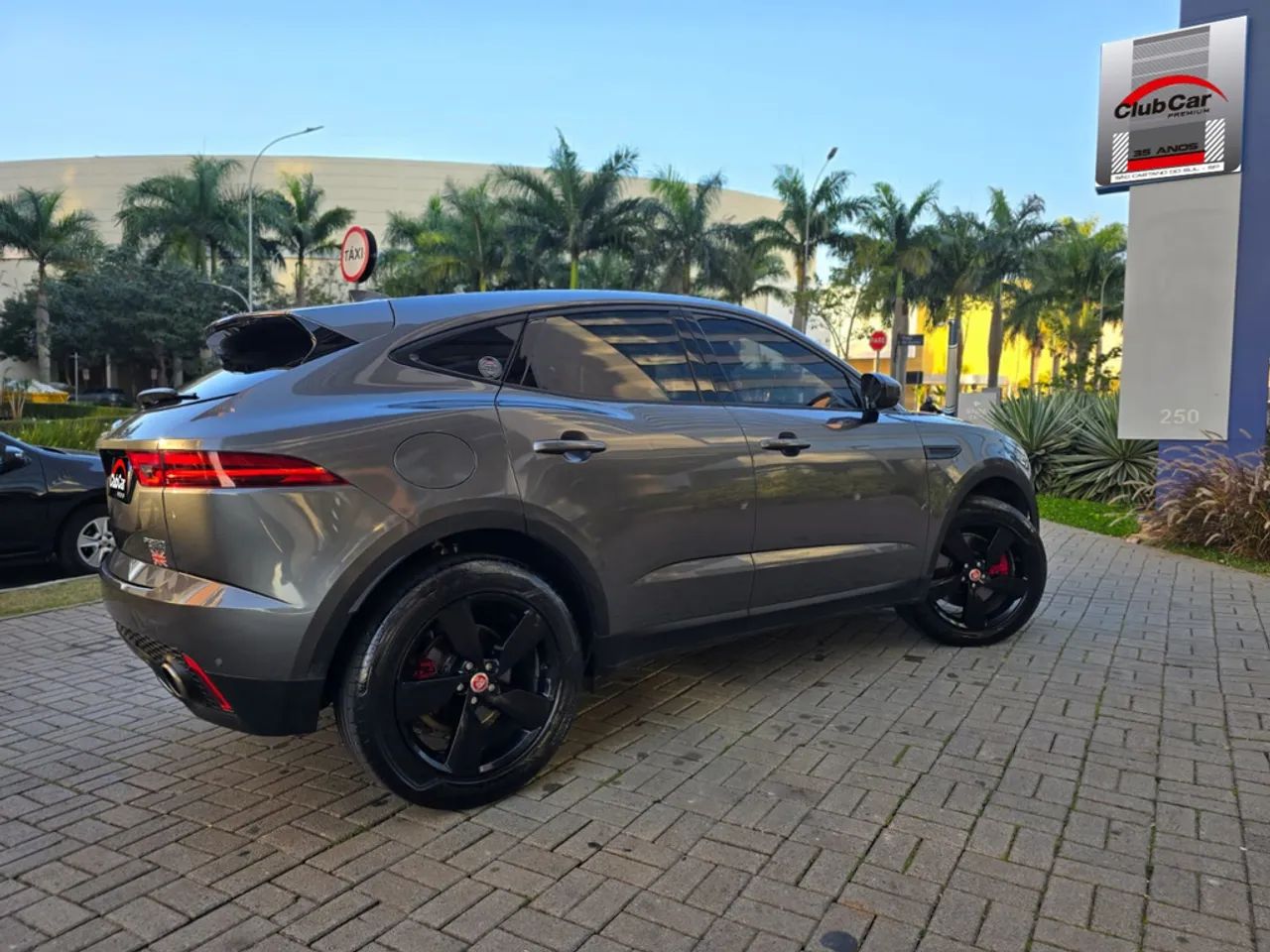 Jaguar E-Pace 2.0 AWD 249cv Aut. 2018 - Foto 2