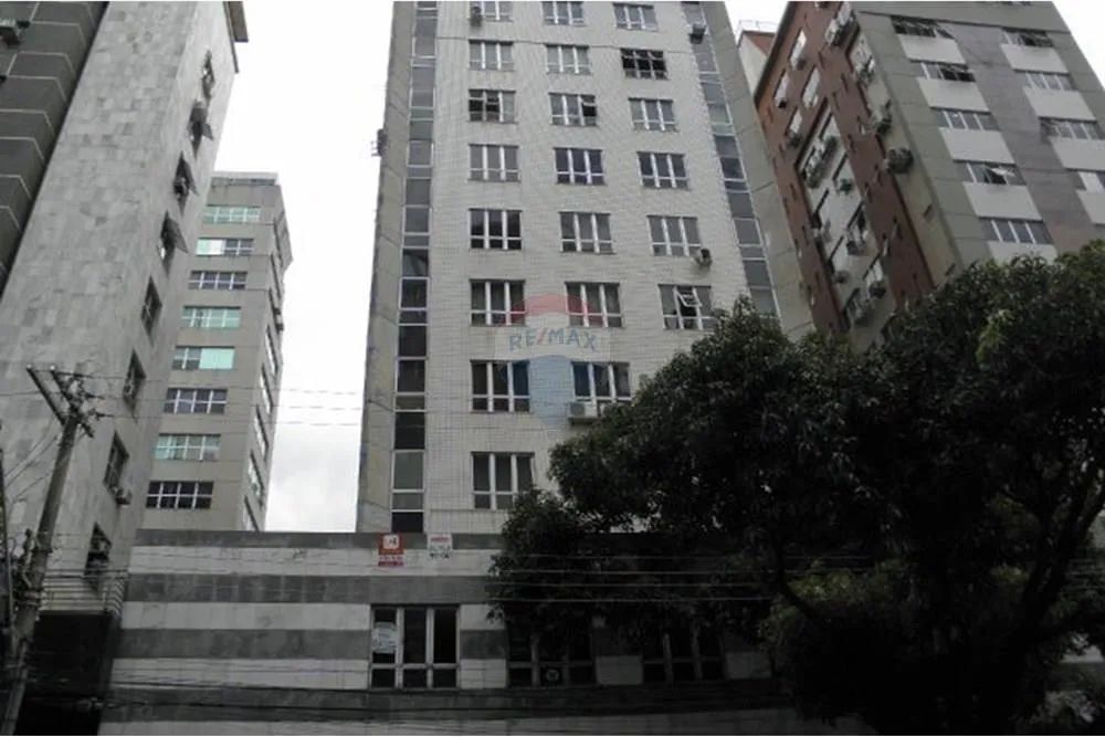 Sala Comercial / Consultório com 29m², ar condicionado, vaga de garagem e banheiro privati