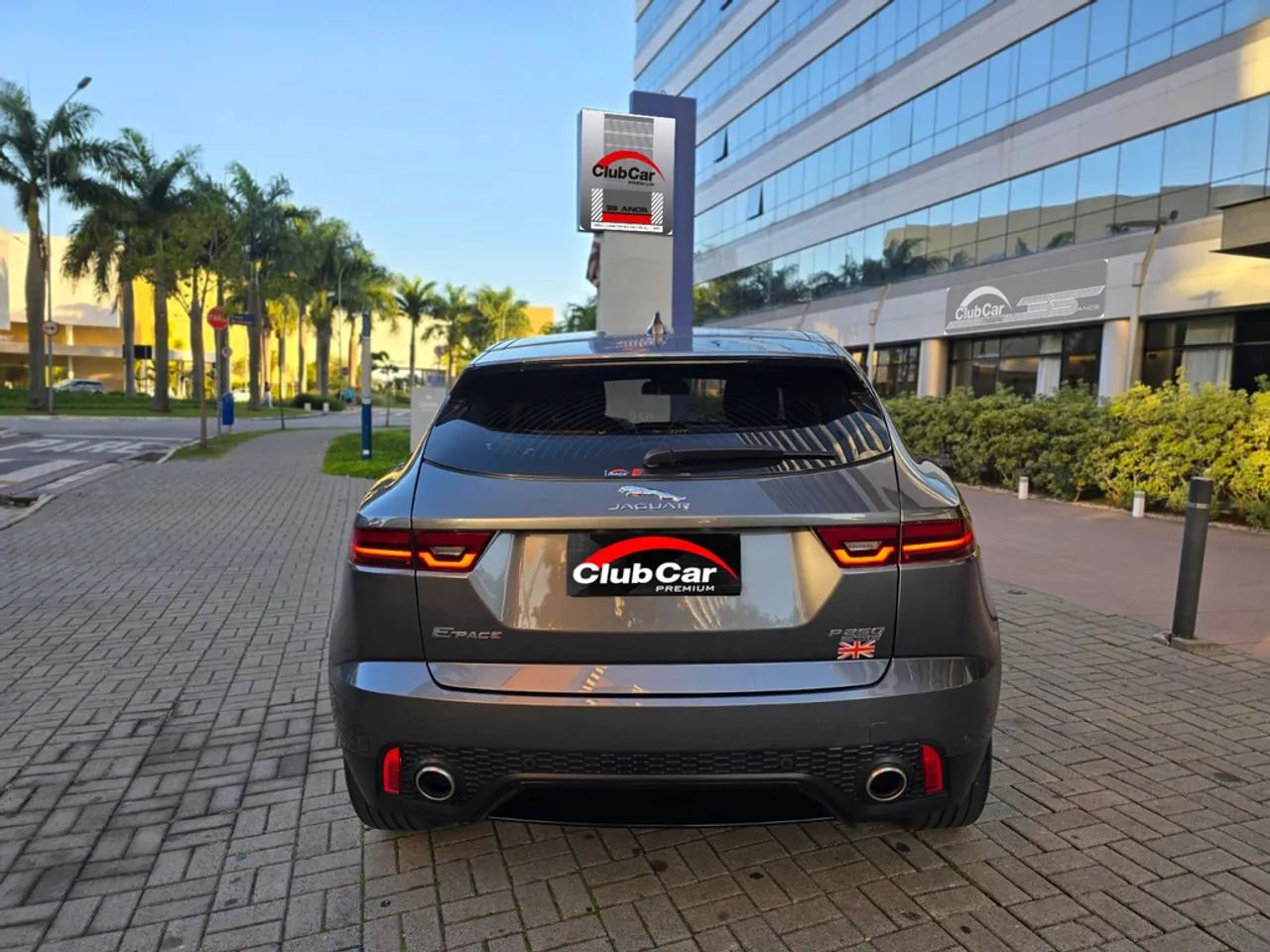 Jaguar E-Pace 2.0 AWD 249cv Aut. 2018 - Foto 4