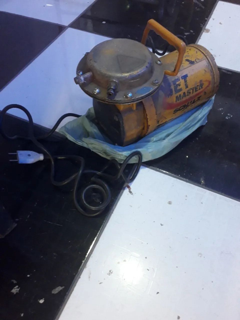 Vendo esse compressor para retirada de peças Schulz Compressores  Defeito/avaria: - Foto 2