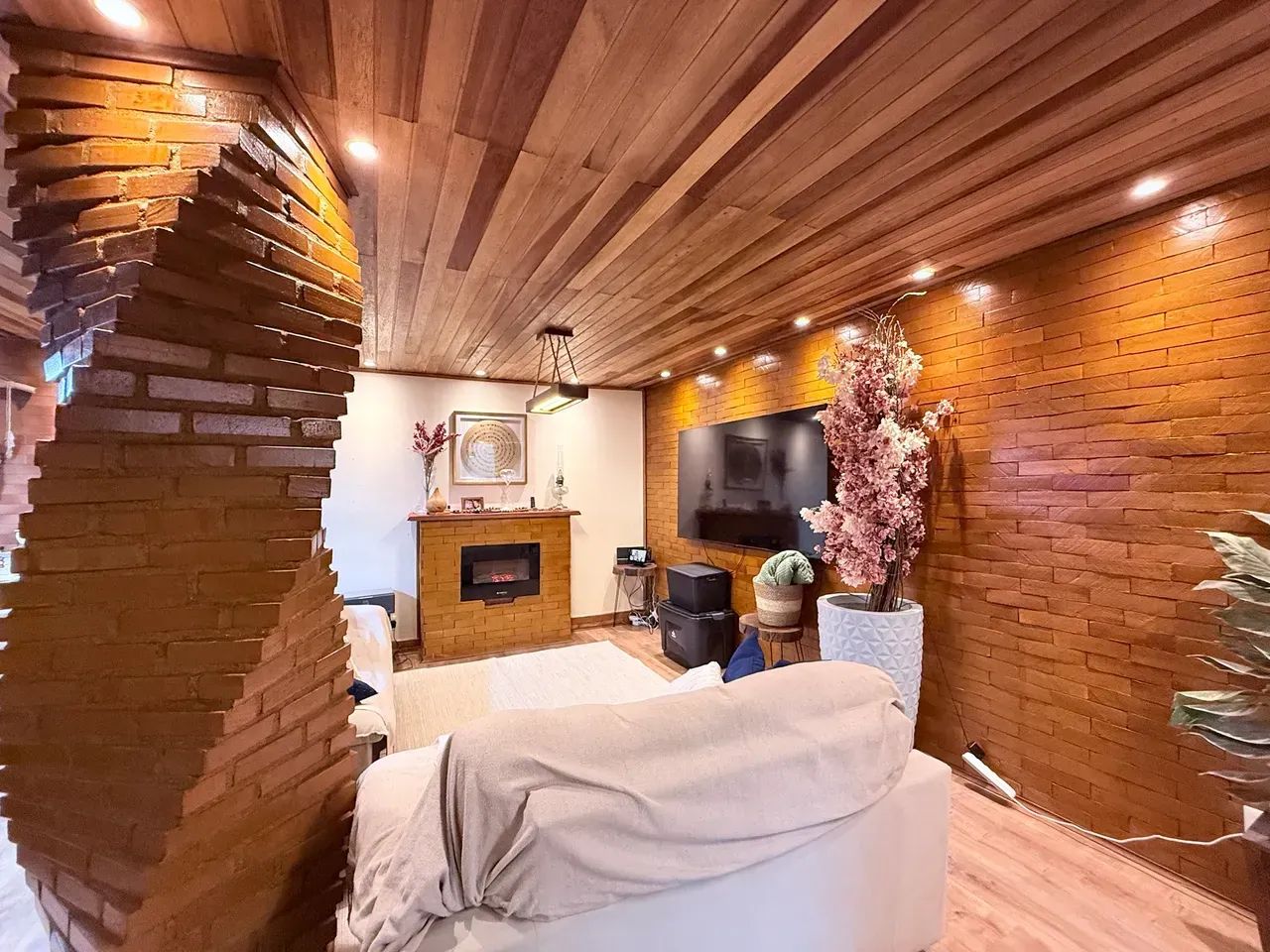 Casa com 3 quartos área gourmet e piscina - Foto 2