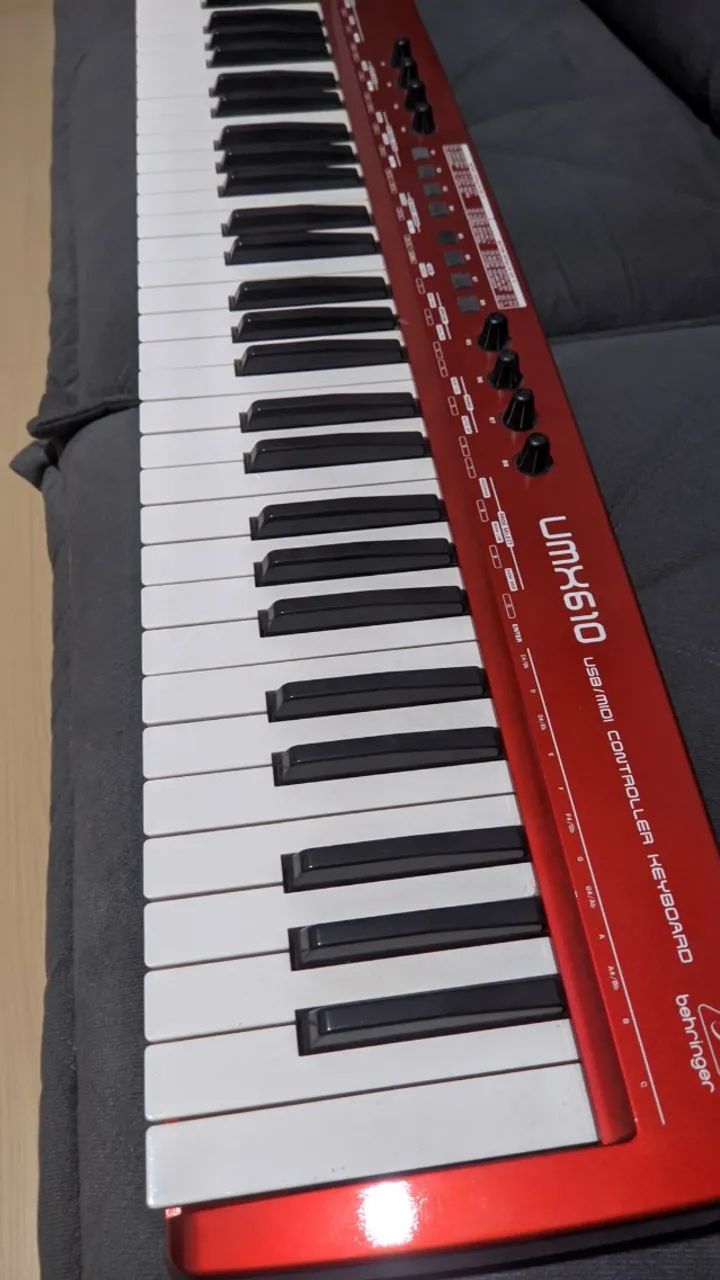 Controlador Midi Behringer UMX610 - Foto 2